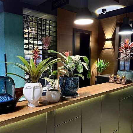 Vila 90 Boutique Hotel Тирана Экстерьер фото