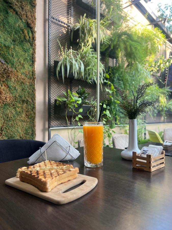 Vila 90 Boutique Hotel Тирана Экстерьер фото