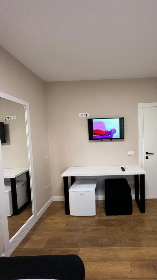 Vila 90 Boutique Hotel Тирана Экстерьер фото